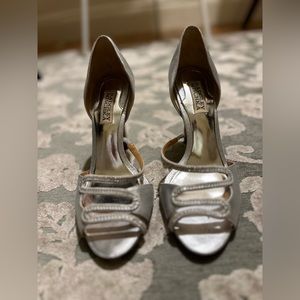 Got Wedding or New Year’s party To Go To?